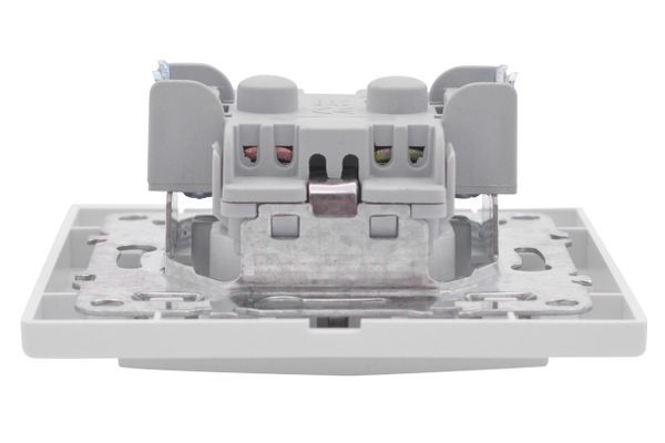 Минск Розетка 1-местная СП с заземлением 16А белая с защ. штор. EKF Basic