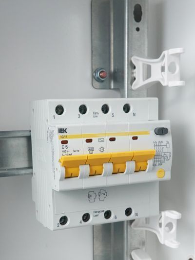 KARAT Дифференциальный автомат АД14 4P 6А 10мА тип AC IEK