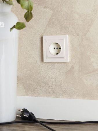 BRITE Розетка 1-местная с заземлением с защитными шторками 16А РС14-1-0-БрЖ жемчуг IEK