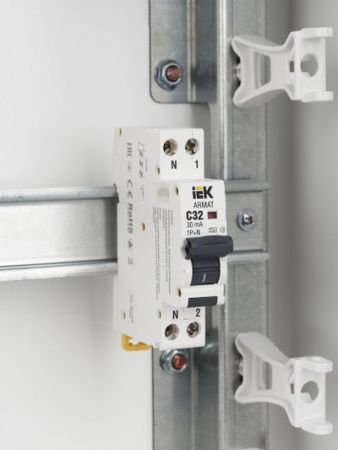 ARMAT Автоматический выключатель дифференциального тока B06S 1P+NP C32 30мА тип A (18мм) IEK