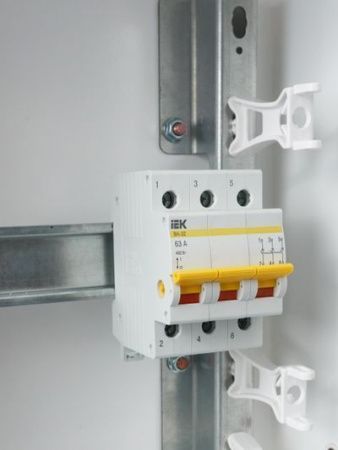 Выкл. нагрузки 3П  63А  IEK  ВН-32