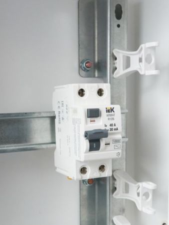 ARMAT Выключатель дифференциального тока R10N 2P 40А 30мА тип AC IEK