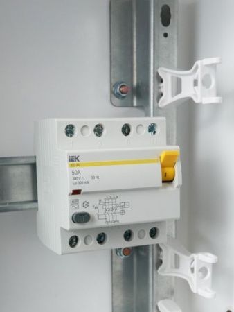 Выключатель дифференциальный (УЗО) ВД1-63 4Р 50А 300мА IEK