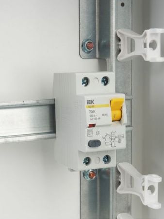 Выключатель дифференциальный (УЗО) ВД1-63 2Р 25А 100мА IEK