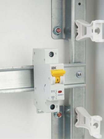 KARAT Автоматический выключатель ВА47-60M 1P B 10А 6кА IEK