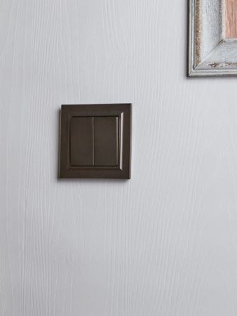 BRITE Выключатель 2-клавишный проходной 10А ВС10-2-6-БрТБ темная бронза IEK