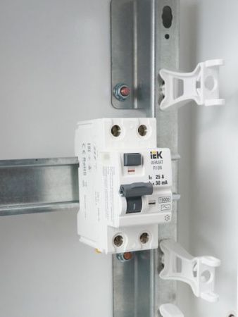 ARMAT Выключатель дифференциального тока R10N 2P 25А 30мА тип AC IEK