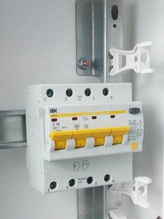 Диф. автомат  4П  16А  30мА  IEK  АД-14