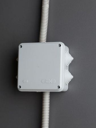 Коробка распаячная КМ41233 для открытой проводки безгалогенная (HF) 100х100х50мм IP44 6 гермовводов серая IEK
